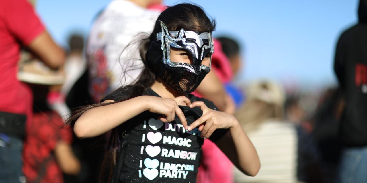 Celebran a la niñez juarense con gran función de lucha libre y ambiente familiar