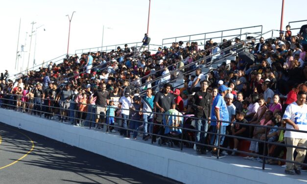 Celebran a la niñez juarense con gran función de lucha libre y ambiente familiar