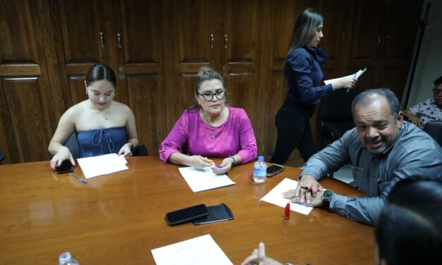 Se organiza Desarrollo Social para la entrega de tinacos, agua y despensas