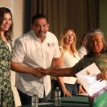 Entregan 415 escrituras a familias juarenses