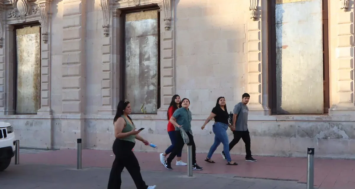 Blindan Palacio de Gobierno previo al desfile del Día del Trabajo