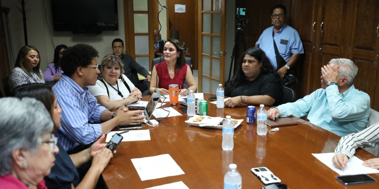 Estudiantes universitarios presentan propuestas de movilidad urbana ante regidores