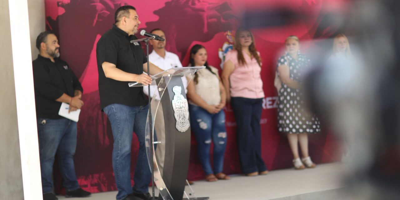 “No hay mejor inversión que la niñez”: alcalde Pérez Cuéllar al entregar domo en escuela
