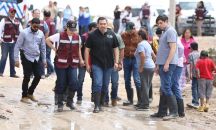 Alcalde Cruz Pérez Cuéllar visita colonias afectadas por lluvias en Ciudad Juárez
