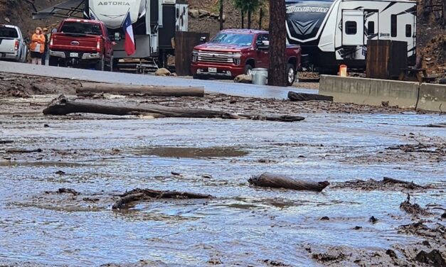 Tormenta agrava desastre en Ruidoso: se inunda zona del incendio South Fork