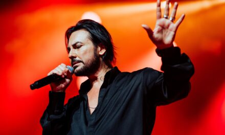 Beto Cuevas anuncia concierto en Ciudad Juárez como parte de su gira “Acústico 2025”