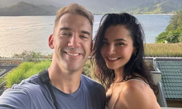 Martha Higareda presume su baby bump por primera vez en redes sociales
