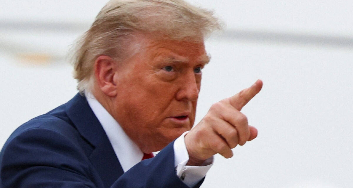 Trump ordena intensificar redadas contra migrantes; anuncia megaoperativo de deportación