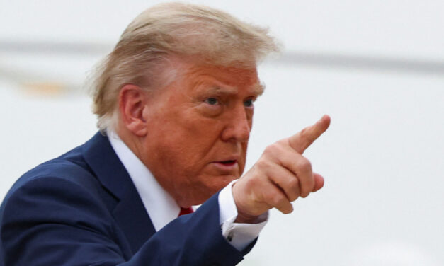 Trump ordena intensificar redadas contra migrantes; anuncia megaoperativo de deportación