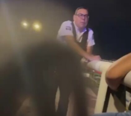 (VIDEO)¡Héroes en acción! Agentes de Vialidad salvan a hombre en intento de suicidio en puente de la Clouthier