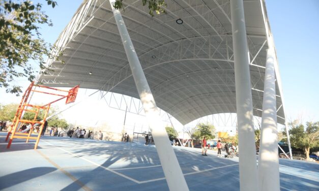 Entrega Cruz Pérez Cuéllar rehabilitación del parque El Encanto en Infonavit Salvárcar