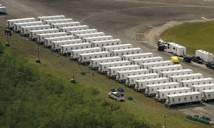 Al rato los hacen botas y cintos; ¡Trump inaugura “Alligator Alcatraz”! Nuevo centro de detención de migrantes en los Everglades