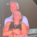 “¡Cuando la ‘kiss cam’ te traiciona! CEO y jefa de RH se hacen virales por más que solo trabajo en equipo”
