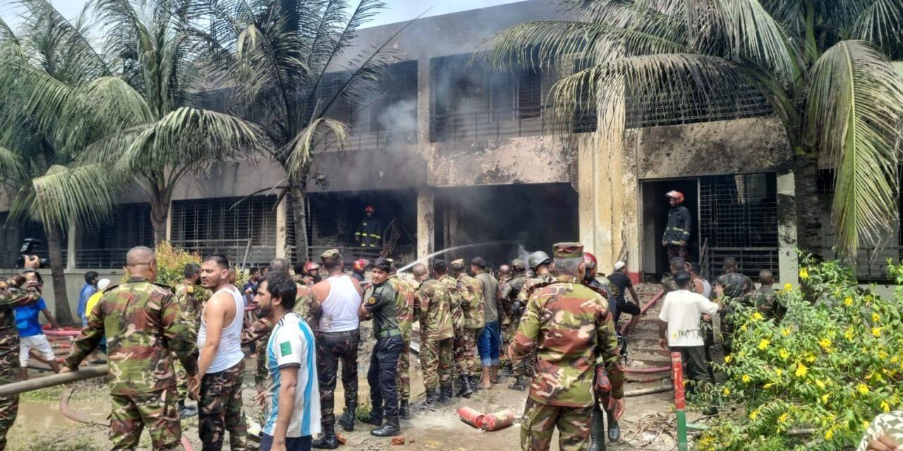 ¡Tragedia en el campus! Avión militar se estrella contra universidad en Bangladés: 16 muertos y más de 100 heridos