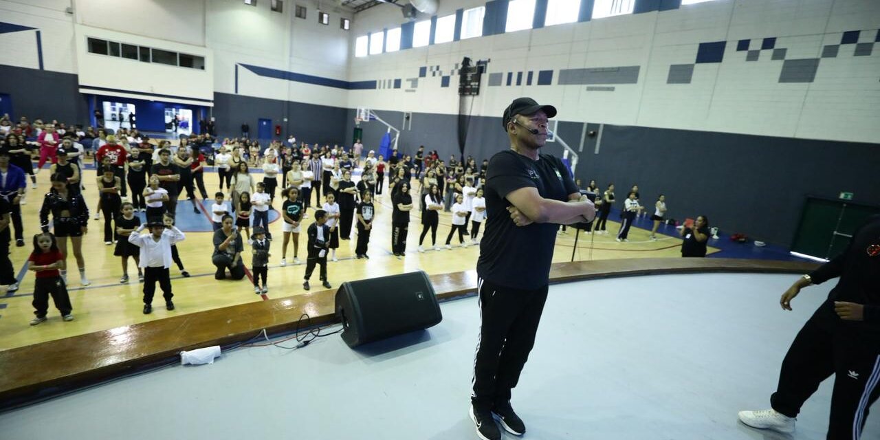 El coreógrafo de Michael Jackson, Lavelle Smith Jr., imparte master class en Ciudad Juárez