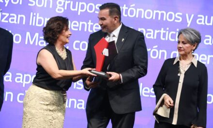 Reconocen en Ciudad de México labor de Juárez a favor de los adultos mayores