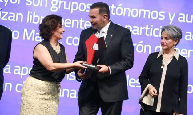 Reconocen en Ciudad de México labor de Juárez a favor de los adultos mayores