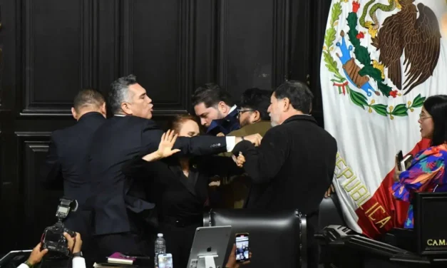Trifulca en la Comisión Permanente: acusan a Alejandro Moreno de agredir a Noroña y a colaborador