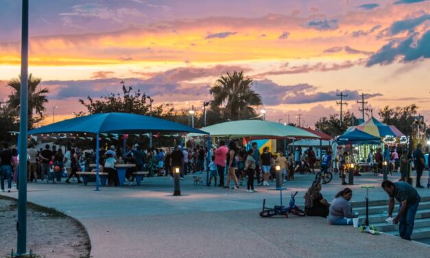 Asisten cerca de 7 mil juarenses a la Kermés Mexicana en el Parque Central