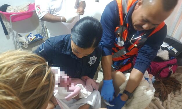 Policías Municipales asisten exitosamente parto en la colonia Hidalgo; madre e hija se encuentran en perfecto estado