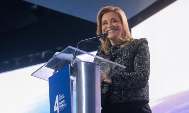 Maru Campos acompaña presentación del 4to Informe de Gobierno del alcalde de Chihuahua