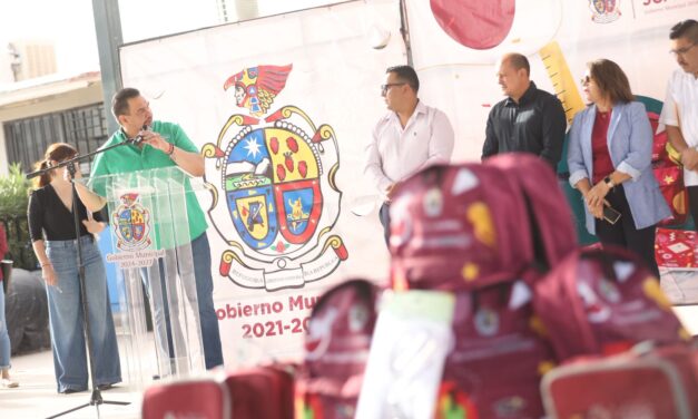 Gobierno Municipal refuerza la educación con mochilas, loncheras y rehabilitación de escuelas