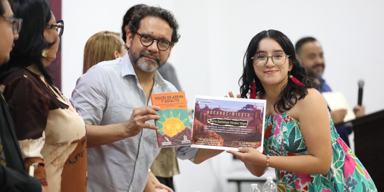 Presentan en Ciudad Juárez el libro Voces de Arena y Asfalto: Antología de las Juventudes Juarenses