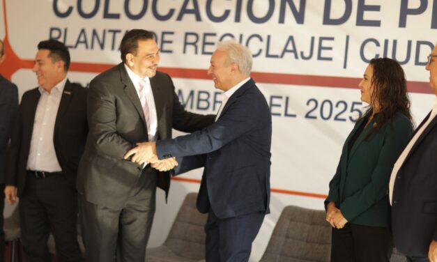 Acude alcalde a colocación de primera piedra de planta de reciclaje Deacero