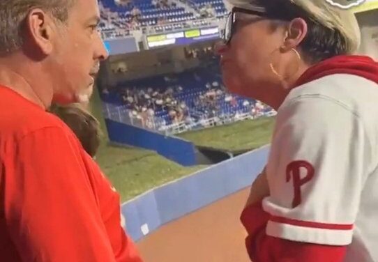 ¡La ‘Karen de los Phillies’ arruina cumpleaños de un niño, pero él recibe un regalo inesperado que enloquece a todos!