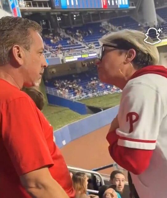 ¡La ‘Karen de los Phillies’ arruina cumpleaños de un niño, pero él recibe un regalo inesperado que enloquece a todos!
