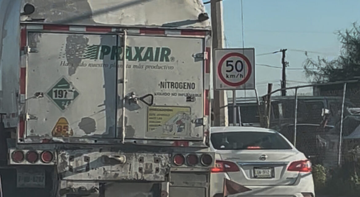 Causa alarma pipa con fuga de nitrógeno líquido en Ciudad Juárez