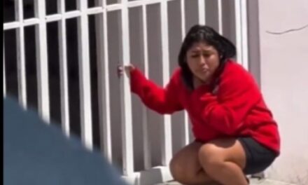 Madre rompe en llanto al dejar a su hijo en el kínder en León