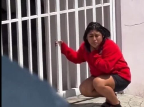 Madre rompe en llanto al dejar a su hijo en el kínder en León