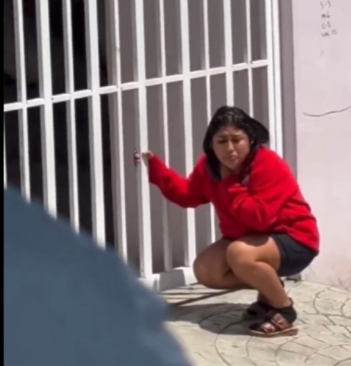 Madre rompe en llanto al dejar a su hijo en el kínder en León