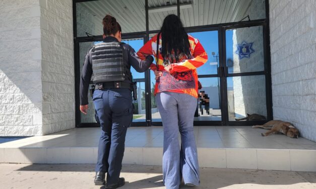 Policías salvan la vida de joven que intentó suicidarse en Juárez