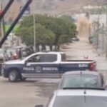(VIDEO) ¡RÍO DE AGUA SE TRAGA EL BULEVAR DÍAZ ORDAZ EN TIJUANA! Vehículos arrastrados y caos total