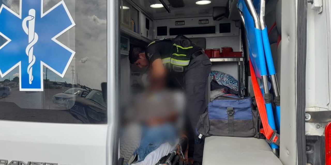 Protección Civil atiende accidente vehicular en la colonia Kilómetro 20