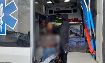 Protección Civil atiende accidente vehicular en la colonia Kilómetro 20