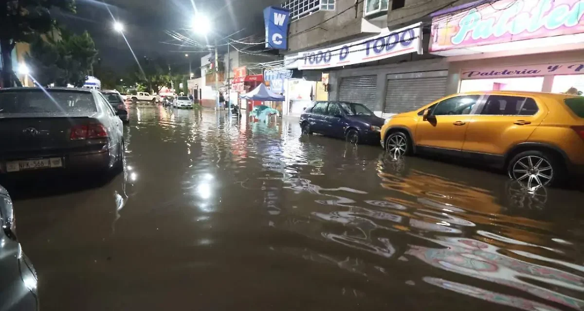Lluvias provocan inundaciones en sur y oriente de la CDMX; activan alerta roja en ocho alcaldías