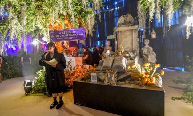 Gobierno del Estado celebra el Día de Muertos con exposición de leyendas chihuahuenses en el Parque Central