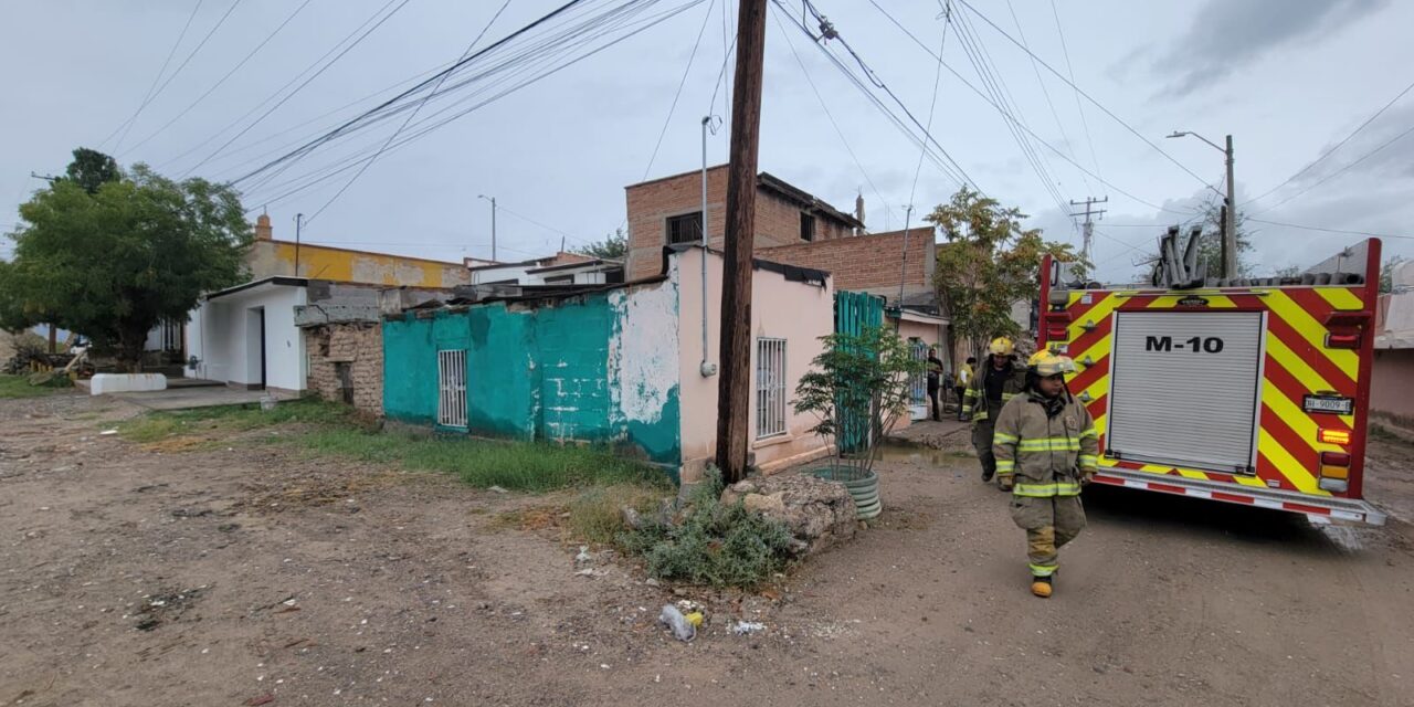 Atiende Protección Civil derrumbe en finca de adobe en la colonia Arroyo Colorado