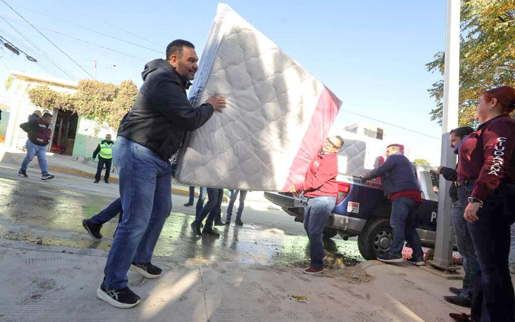 Entrega Presidente Pérez Cuéllar apoyos a familias afectadas por las lluvias