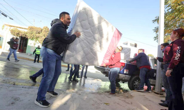 Entrega Presidente Pérez Cuéllar apoyos a familias afectadas por las lluvias