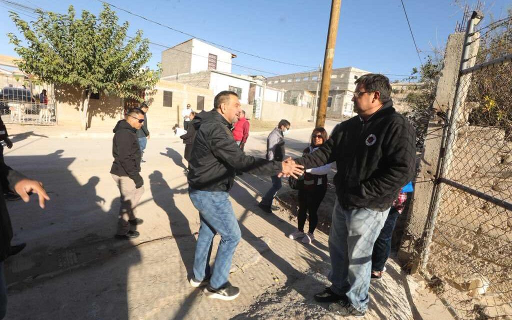 Entrega Presidente Pérez Cuéllar apoyos a familias afectadas por las lluvias