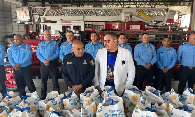 CANACO entrega despensas a Bomberos y Rescate en reconocimiento a su labor heroica