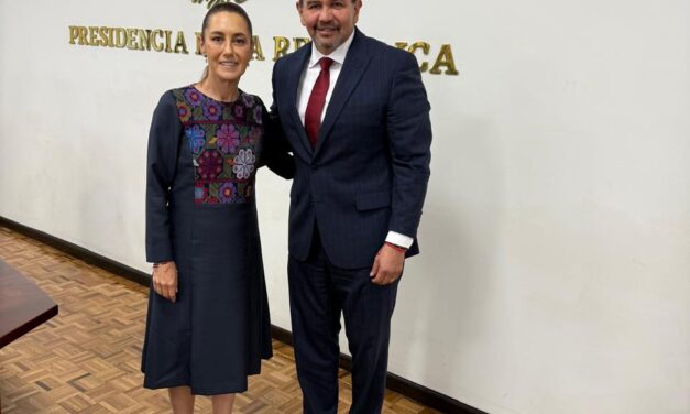 (Columna) En la mesa grande… y los demás, esperando turno