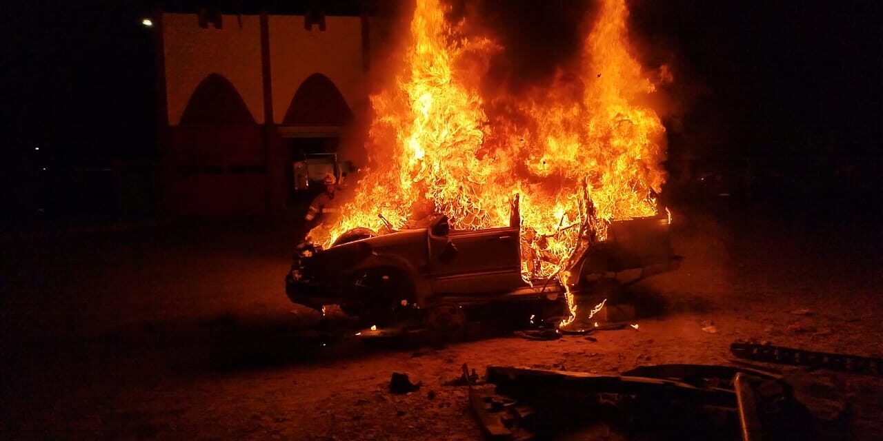 Bomberos realizan simulacro de incendio vehicular en la colonia San Antonio