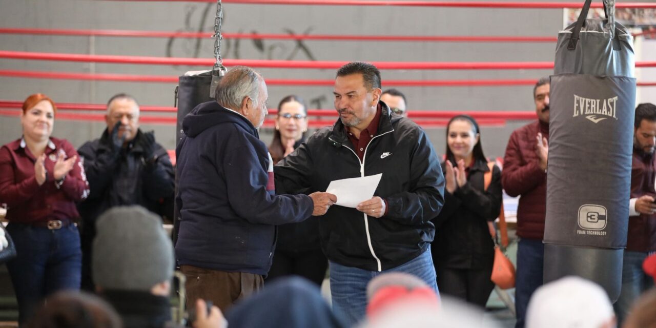 Entrega Presidente Pérez Cuéllar apoyos a familias afectadas por las lluvias