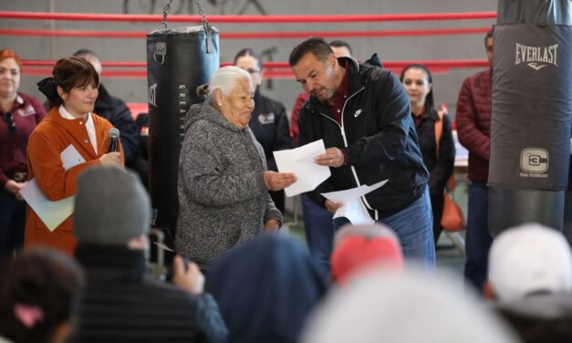 Entrega Presidente Pérez Cuéllar apoyos a familias afectadas por las lluvias