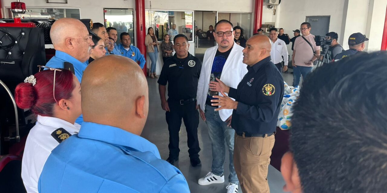 CANACO entrega despensas a Bomberos y Rescate en reconocimiento a su labor heroica